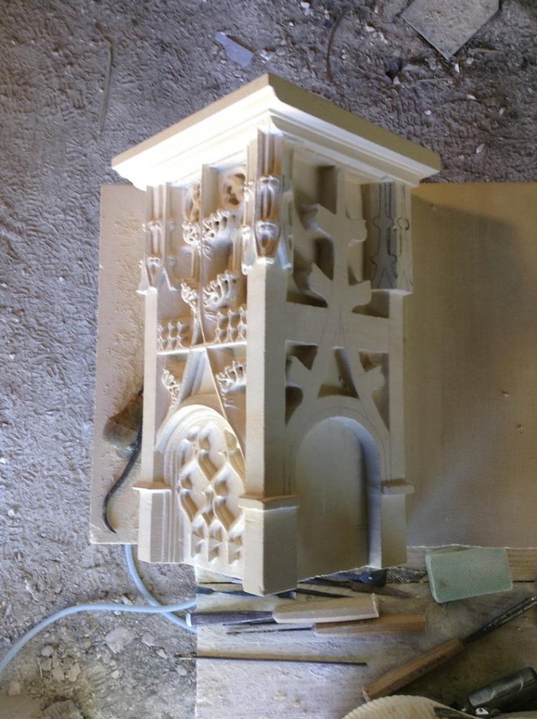 Step of pedestal carving