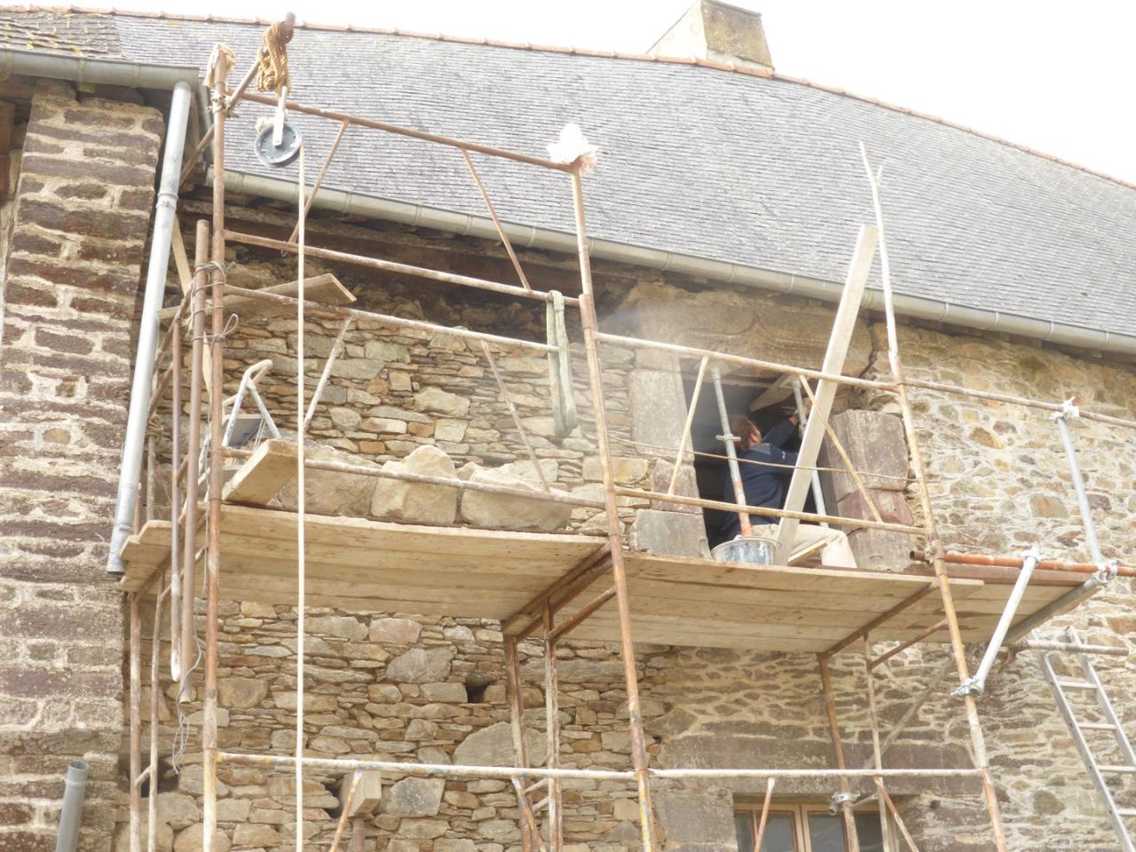 Reshuffle of the central window with carving of destroyed parts