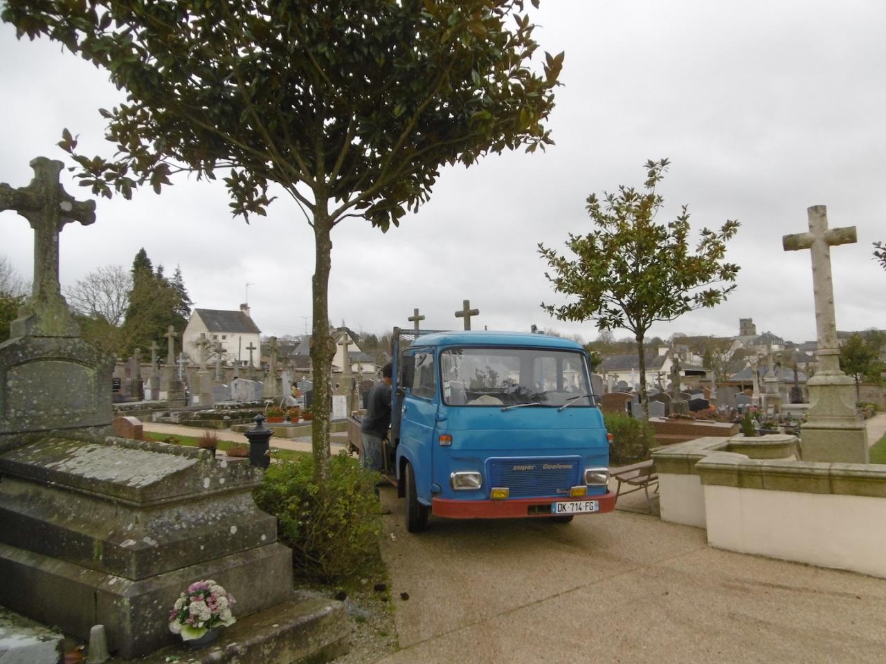 Arrivée au cimetière