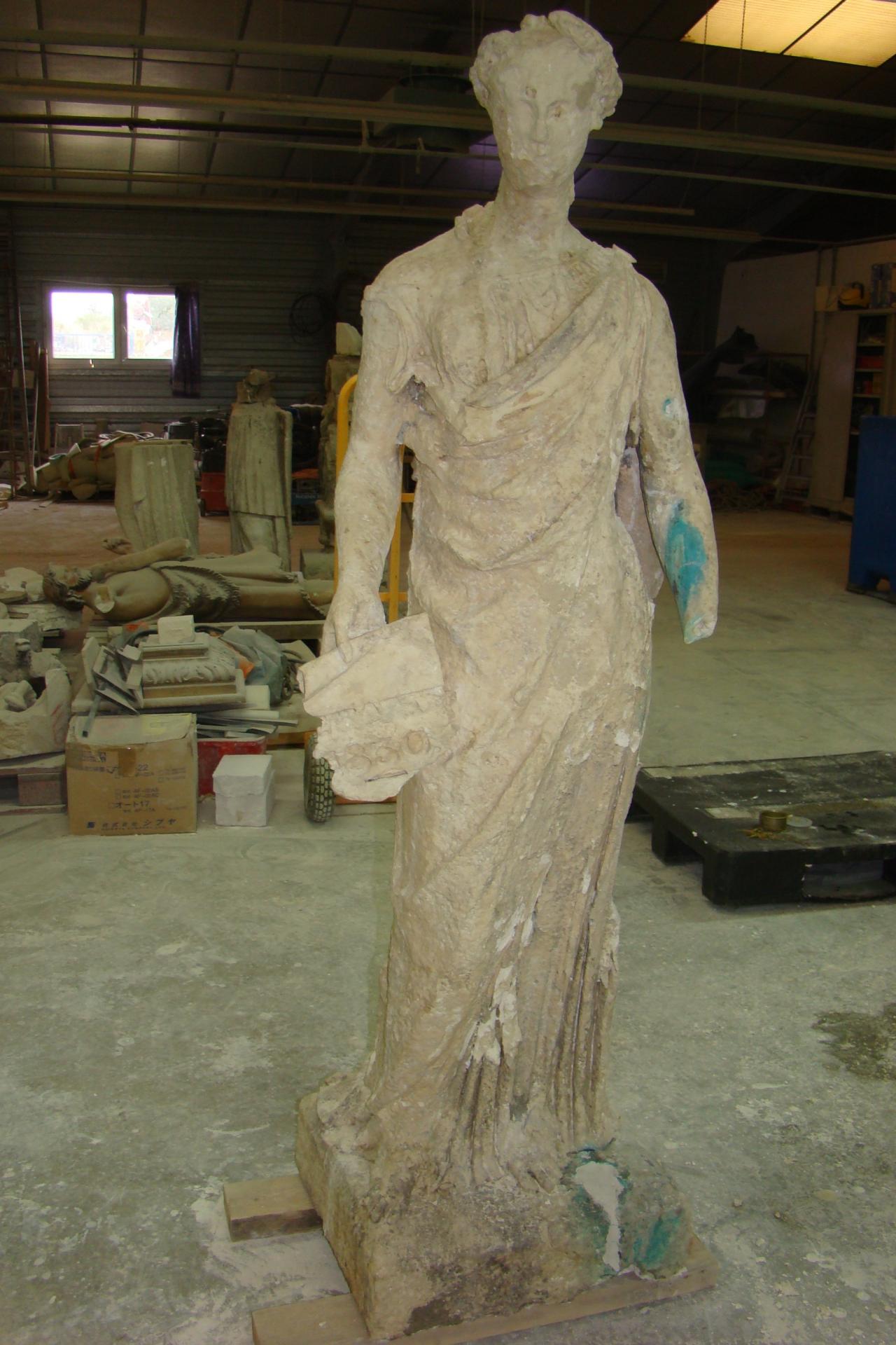 Statue to mold